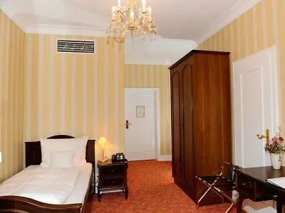 Heliopark Bad Zum Hirsch Szálloda 4*